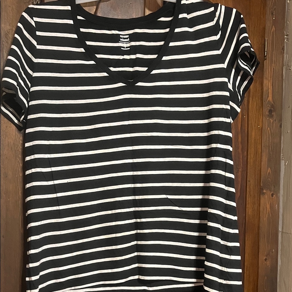 Universal Thread Black and White Striped Short Sleeve Tee